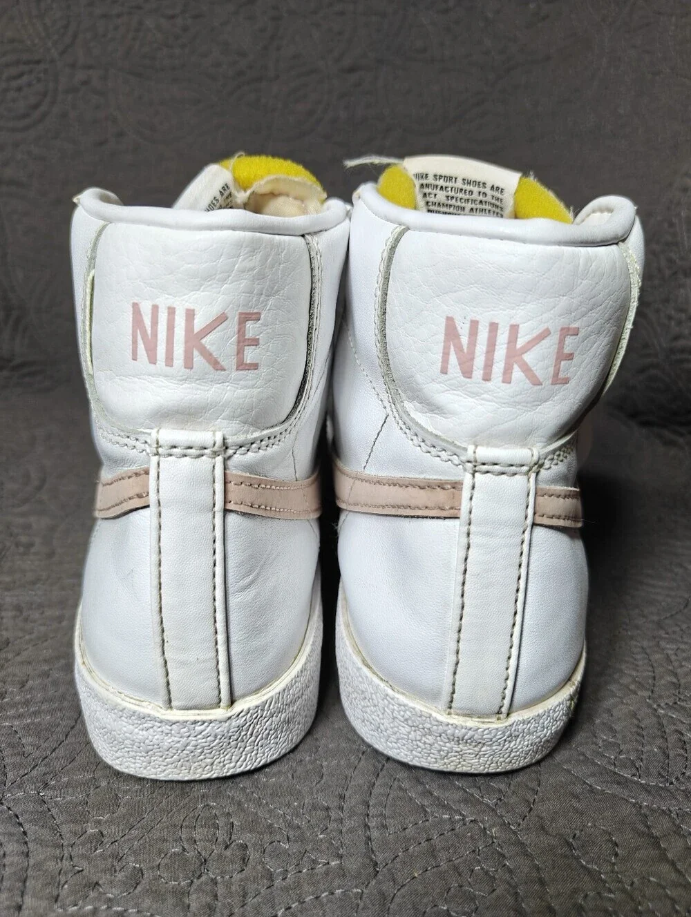 Nike Women's Blazer Mid '77 Vintage White Pink Oxford Swoosh Sneakers Size 9.5